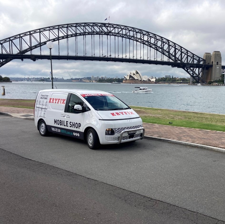 mobile shop infront of harbour bridge pic-min